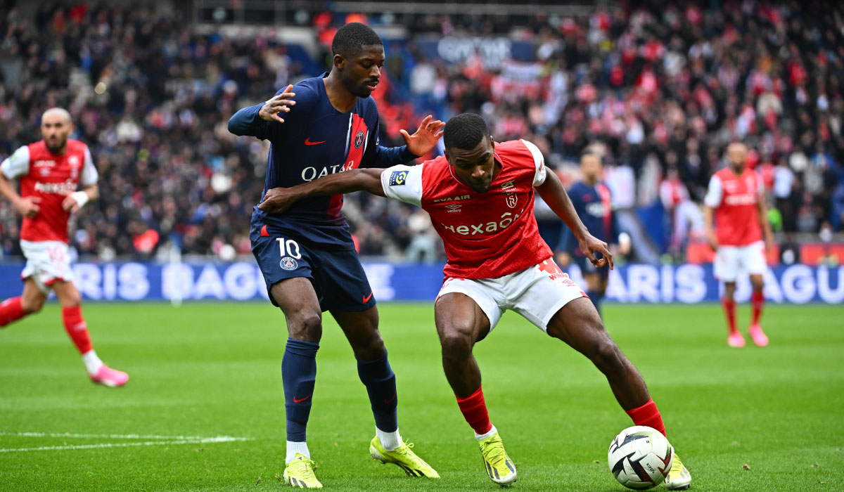 Sergio Akieme face au PSG